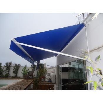 Toldo com Braço Retrátil